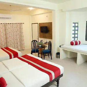 2* Hotel Tree Of Heaven